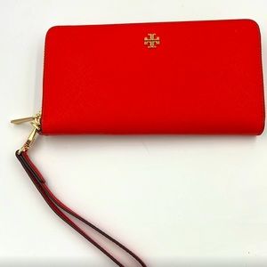Tory Burch Kir Royale Emerson Passport Continental Saffino Leather Wallet